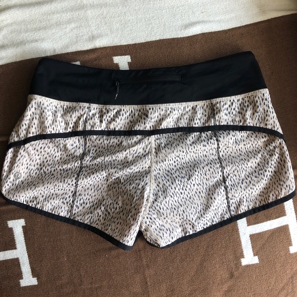 RARE Lulu lemon speed up short - Picture 3 of 6